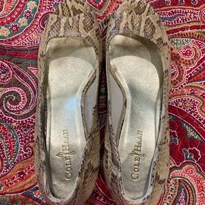 EUC Cole Hann with Nike Air Bottom Leather pumps